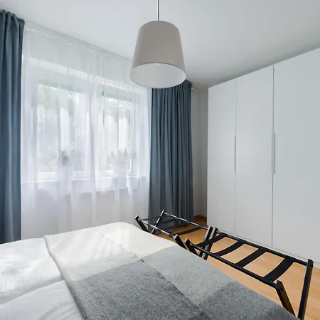 Apartament Batorego Flats No 13 - Walk To Castle - With Parking, Balcony, Elevator, Fast Wifi