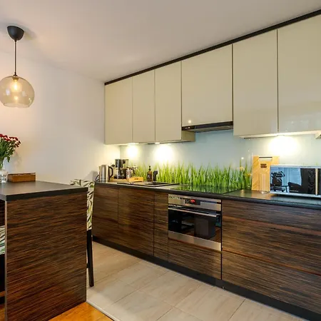 Apartamento Batorego Flats No 13 - Walk To Castle - With Parking, Balcony, Elevator, Fast Wifi Pszczyna