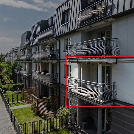 Apartament Batorego Flats No 13 - Walk To Castle - With Parking, Balcony, Elevator, Fast Wifi Pszczyna