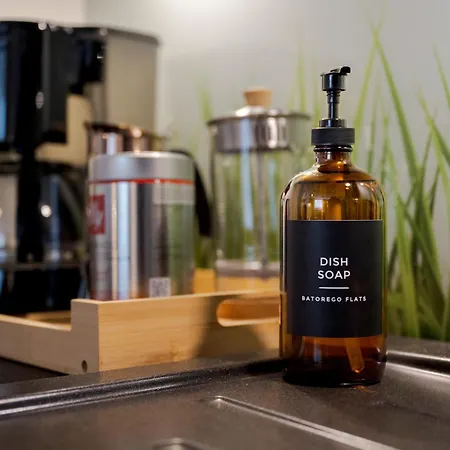 Apartament Batorego Flats No 13 - Walk To Castle - With Parking, Balcony, Elevator, Fast Wifi