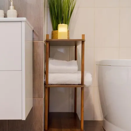 Apartament Batorego Flats No 13 - Walk To Castle - With Parking, Balcony, Elevator, Fast Wifi *