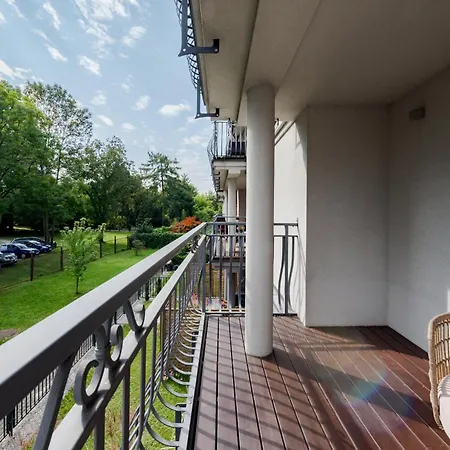 Batorego Flats No 13 - Walk To Castle - With Parking, Balcony, Elevator, Fast Wifi Apartament Pszczyna