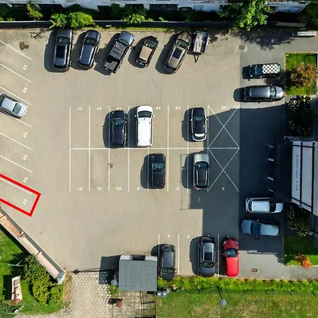 Batorego Flats No 13 - Walk To Castle - With Parking, Balcony, Elevator, Fast Wifi