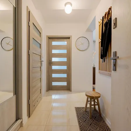 Batorego Flats No 13 - Walk To Castle - With Parking, Balcony, Elevator, Fast Wifi *