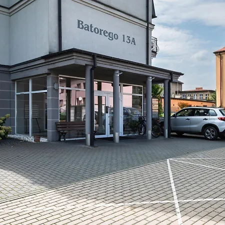 Batorego Flats No 13 - Walk To Castle - With Parking, Balcony, Elevator, Fast Wifi Pszczyna