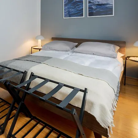 Batorego Flats No 13 - Walk To Castle - With Parking, Balcony, Elevator, Fast Wifi *