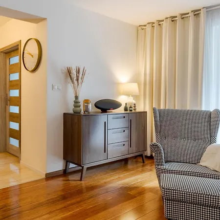 Batorego Flats No 13 - Walk To Castle - With Parking, Balcony, Elevator, Fast Wifi Apartament *