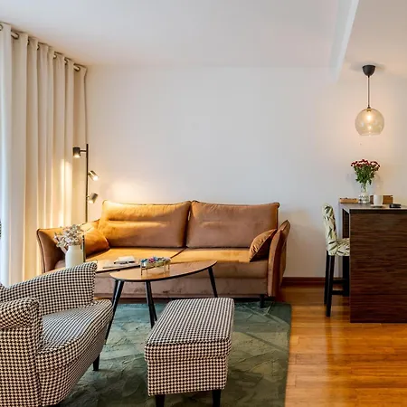 Batorego Flats No 13 - Walk To Castle - With Parking, Balcony, Elevator, Fast Wifi * Pszczyna