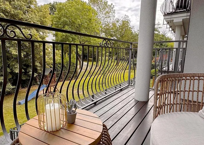 Apartmán Batorego Flats No 13 - Walk To Castle - With Parking, Balcony, Elevator, Fast Wifi *