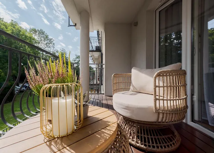 Batorego Flats No 13 - Walk To Castle - With Parking, Balcony, Elevator, Fast Wifi Apartmán Pština