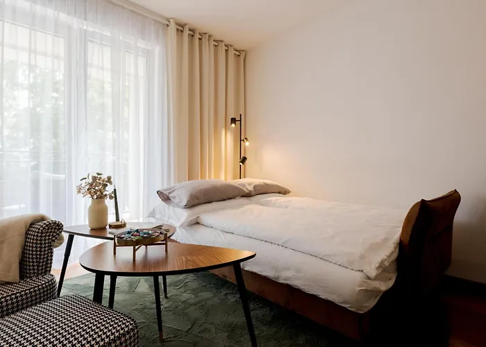 Batorego Flats No 13 - Walk To Castle - With Parking, Balcony, Elevator, Fast Wifi Pština