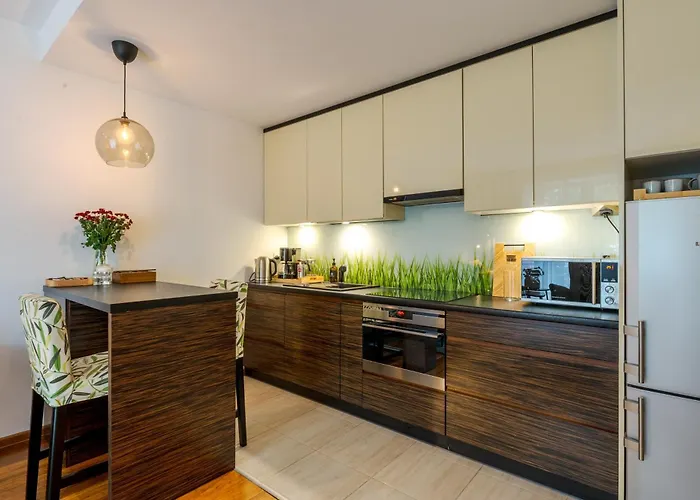 Apartmán Batorego Flats No 13 - Walk To Castle - With Parking, Balcony, Elevator, Fast Wifi Pština