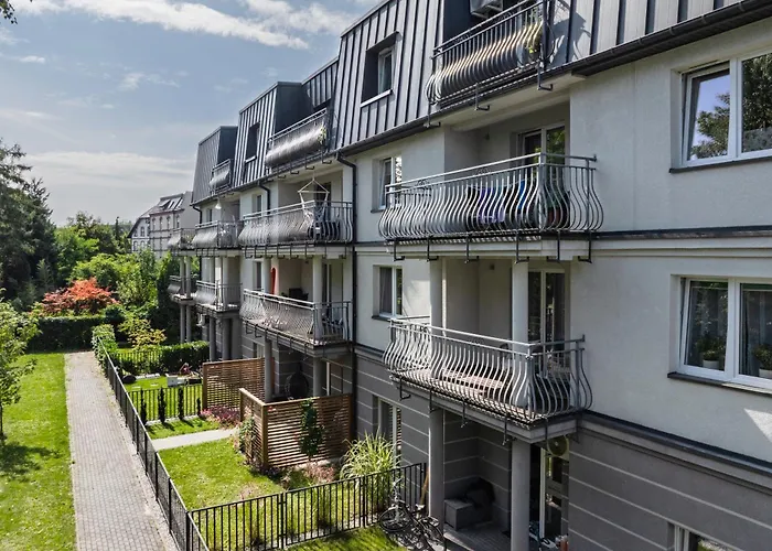 Batorego Flats No 13 - Walk To Castle - With Parking, Balcony, Elevator, Fast Wifi Apartmán Pština