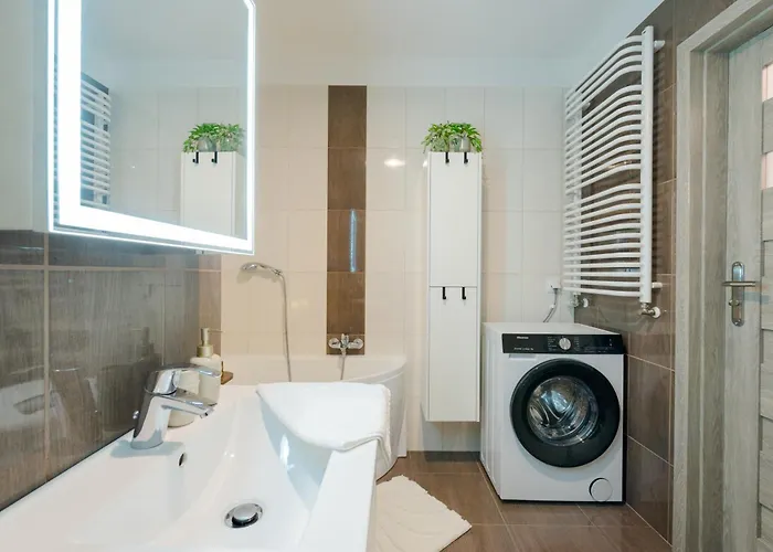 Batorego Flats No 13 - Walk To Castle - With Parking, Balcony, Elevator, Fast Wifi Apartmán