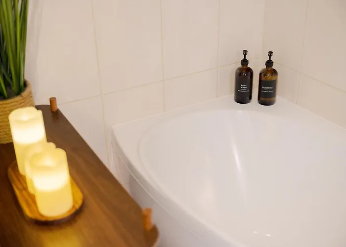 Batorego Flats No 13 - Walk To Castle - With Parking, Balcony, Elevator, Fast Wifi * Pština