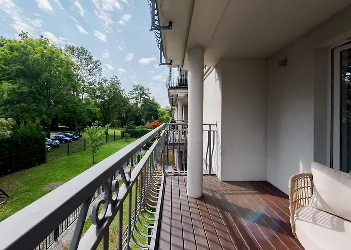 Batorego Flats No 13 - Walk To Castle - With Parking, Balcony, Elevator, Fast Wifi Apartmán Pština