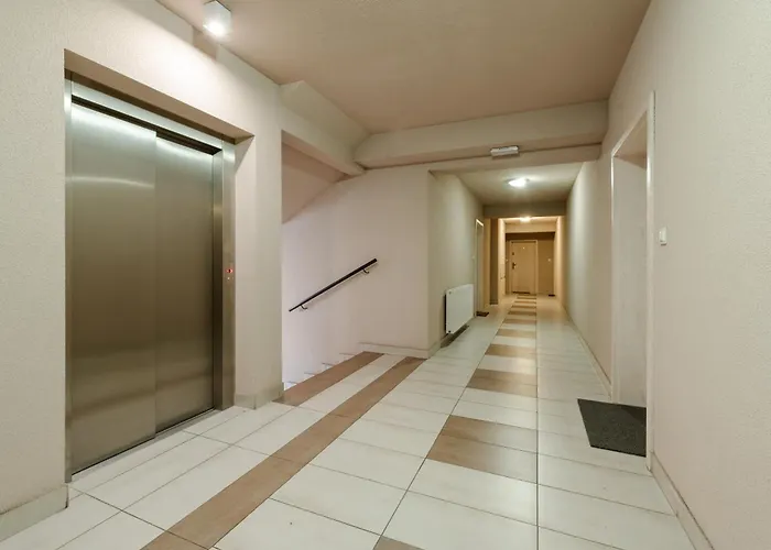 Batorego Flats No 13 - Walk To Castle - With Parking, Balcony, Elevator, Fast Wifi * Pština