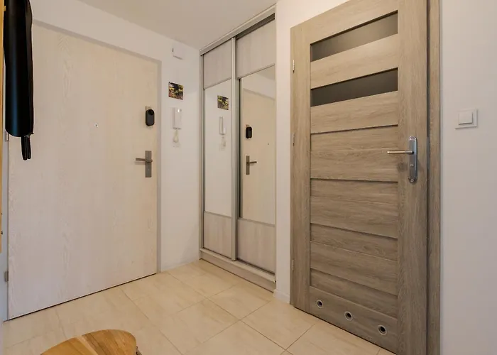 Batorego Flats No 13 - Walk To Castle - With Parking, Balcony, Elevator, Fast Wifi Pština