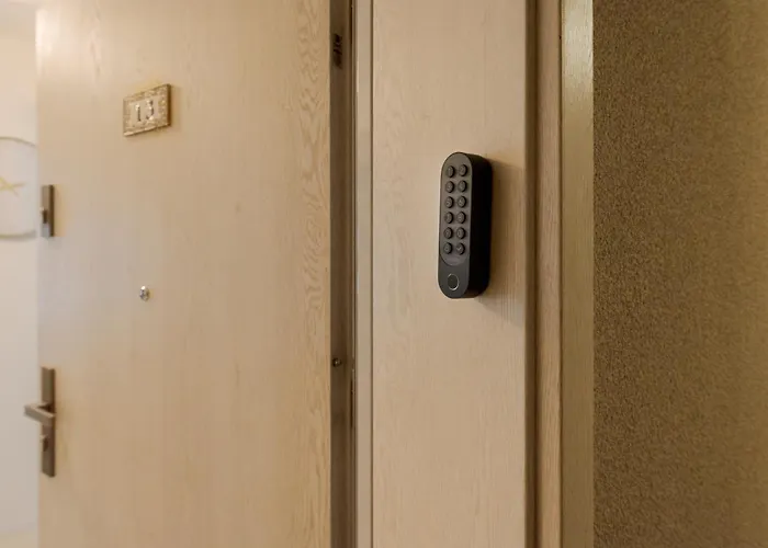 Batorego Flats No 13 - Walk To Castle - With Parking, Balcony, Elevator, Fast Wifi