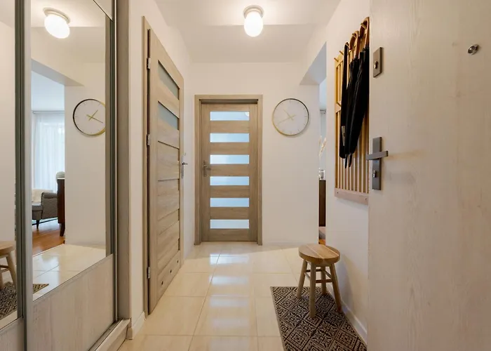 Batorego Flats No 13 - Walk To Castle - With Parking, Balcony, Elevator, Fast Wifi *