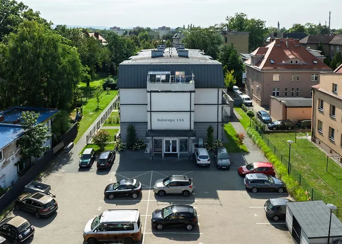 Batorego Flats No 13 - Walk To Castle - With Parking, Balcony, Elevator, Fast Wifi * Pština