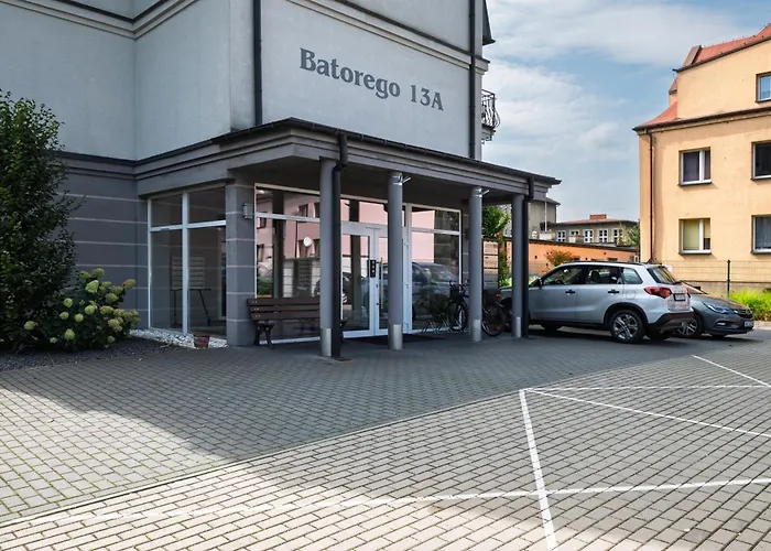 Batorego Flats No 13 - Walk To Castle - With Parking, Balcony, Elevator, Fast Wifi Pština