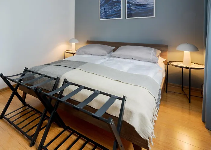 Batorego Flats No 13 - Walk To Castle - With Parking, Balcony, Elevator, Fast Wifi *