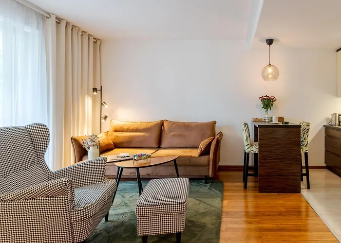 Batorego Flats No 13 - Walk To Castle - With Parking, Balcony, Elevator, Fast Wifi * Pština